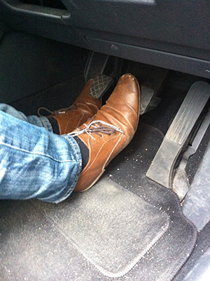 Checking brake lights using braking pedal