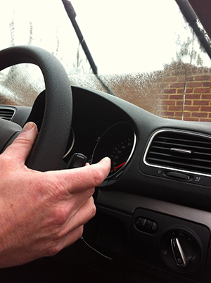 Cleaning the windscreen using the washers and wipers